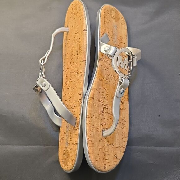 BRAND NEW MICHAEL KORS MK CHARM JELLY FLIP FLOP CORK BOTTOM SANDAL - Picture 11 of 16